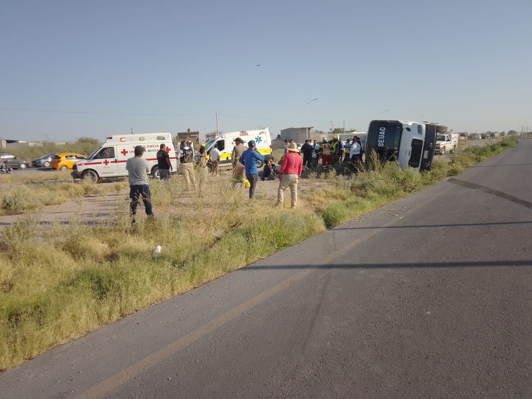 Autobús de personal vuelca en Torreón y deja 6 trabajadores heridos ...