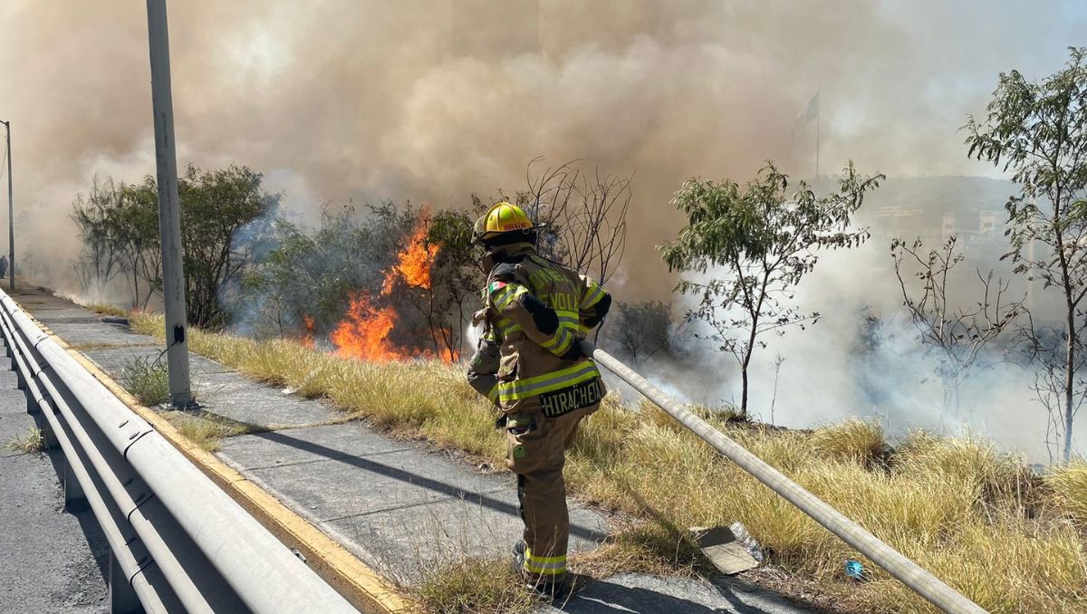 Alejandro Zúñiga explicó que en situaciones anteriores se apuntaba como causantes de las llamas a las personas que "deambulan" en el río. Especial