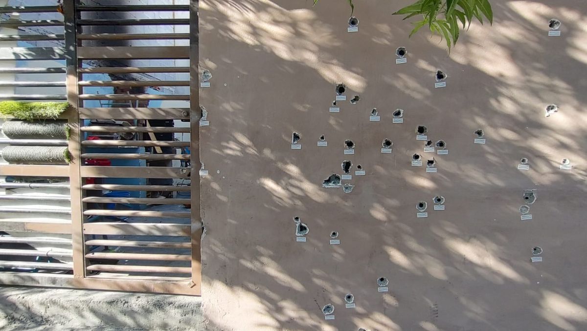 La casa fue tiroteada por varios desconocidos que se desplazaban en un automóvil. Agustín Martínez