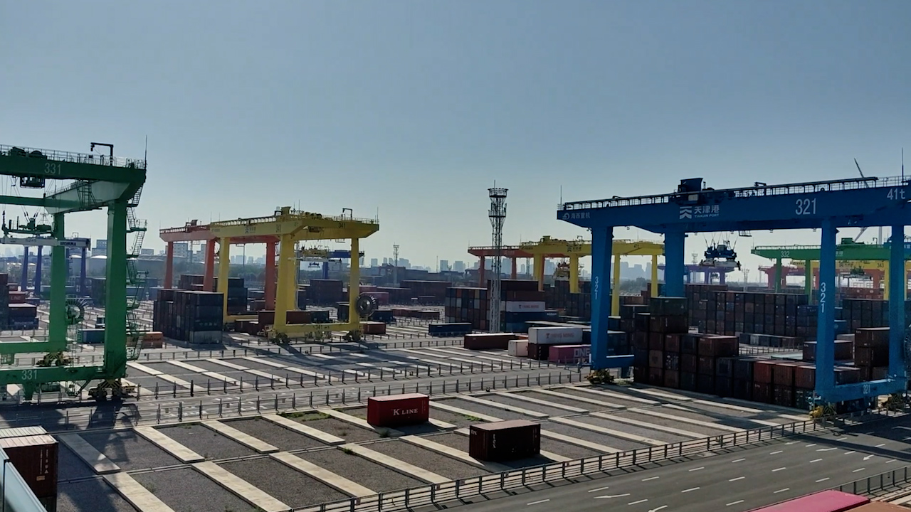 Destaca en China puerto automatizado con inteligencia artificial