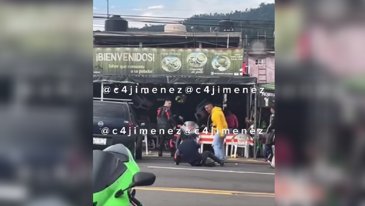 ¡Hasta con las sillas! Reportan pelea en restaurante de Tres Marías. | Captura