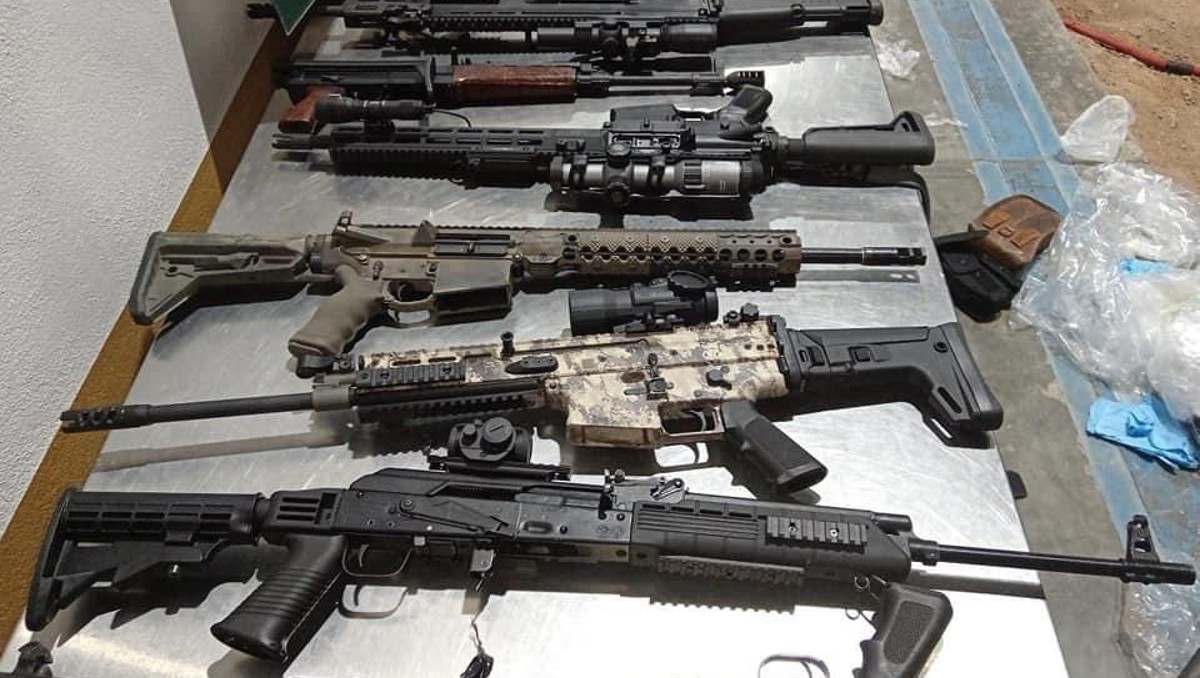 Armas encontradas escondidas en la camioneta donde viajaban las hermanas (Especial)