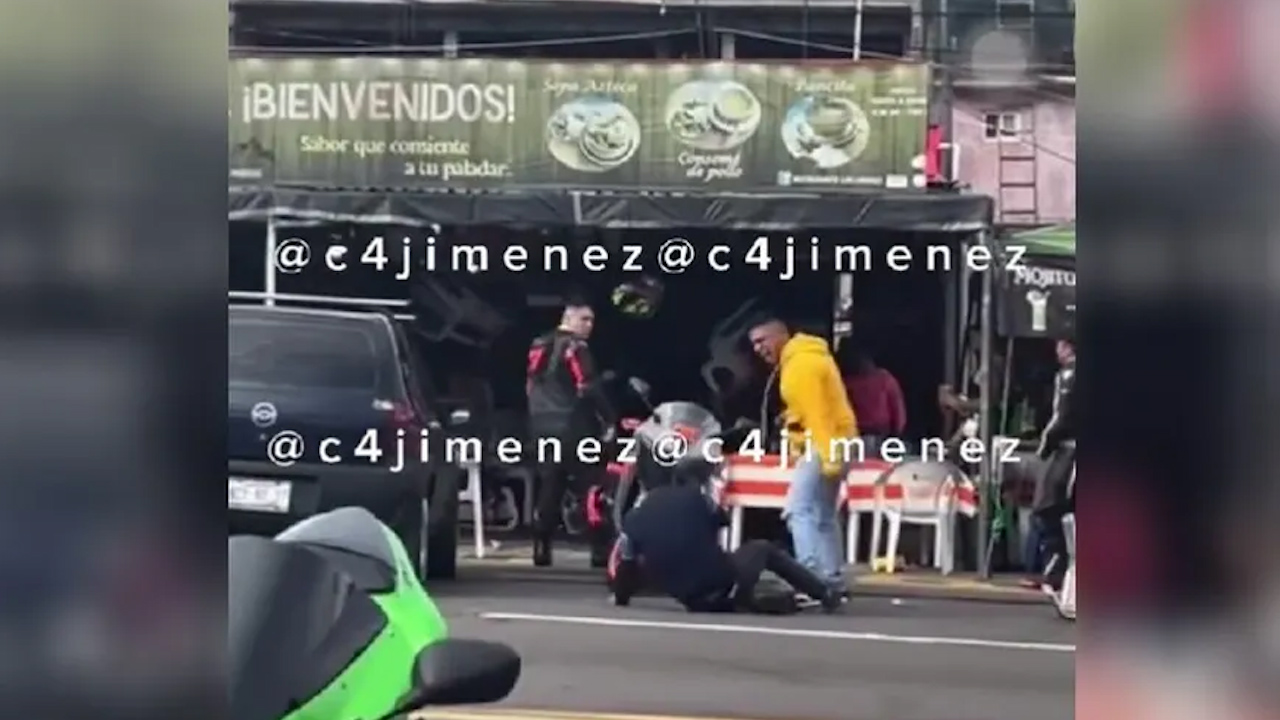 Motociclistas se pelean entre golpes, patadas y sillazos en restaurante de Tres Marías, Morelos