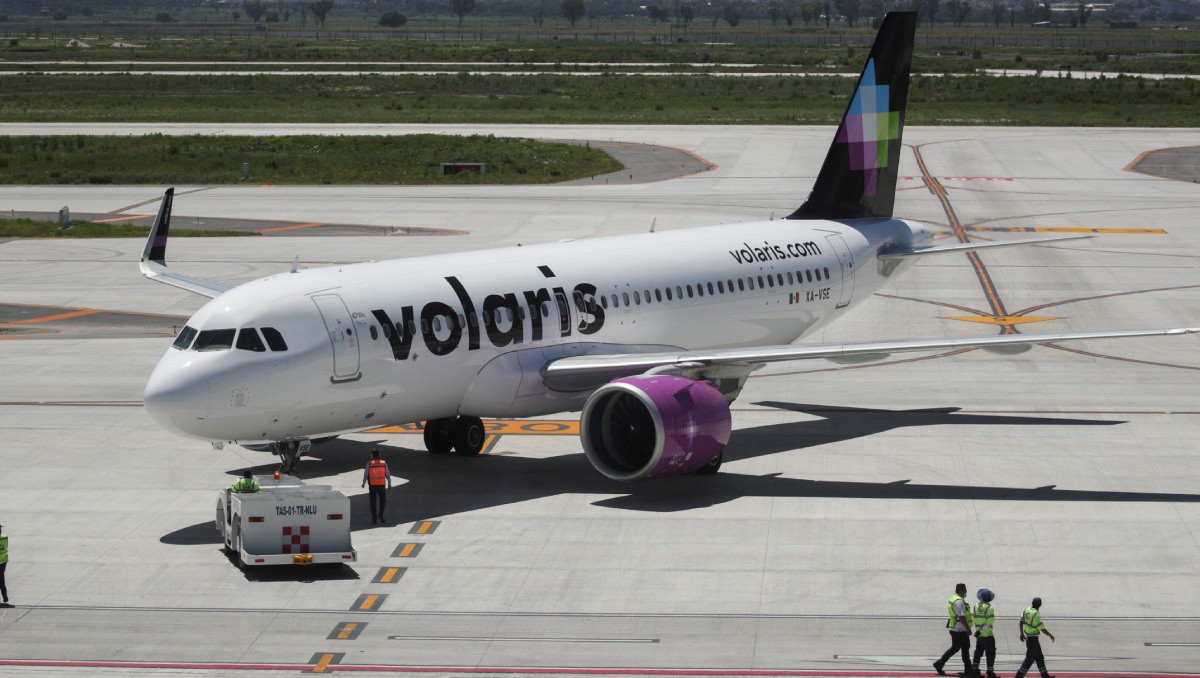 Avión de Volaris se ve en el aeropuerto internacional Felipe Ángeles, en Zumpango, en las afueras de CdMx. Agosto de 2022. Foto: (Reuters)