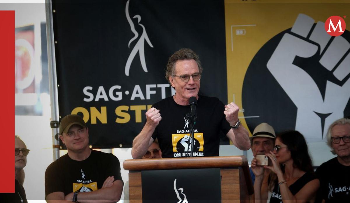 Bryan Cranston durante su discurso / Twitter
