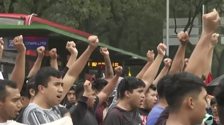 Concluye manifestación de familiares de los normalistas desaparecidos de Ayotzinapa en CdMx
