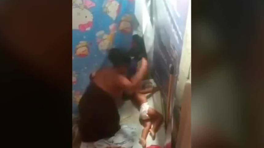 Investigan a mujer que fue captada golpeando a un bebé en Chiapas
