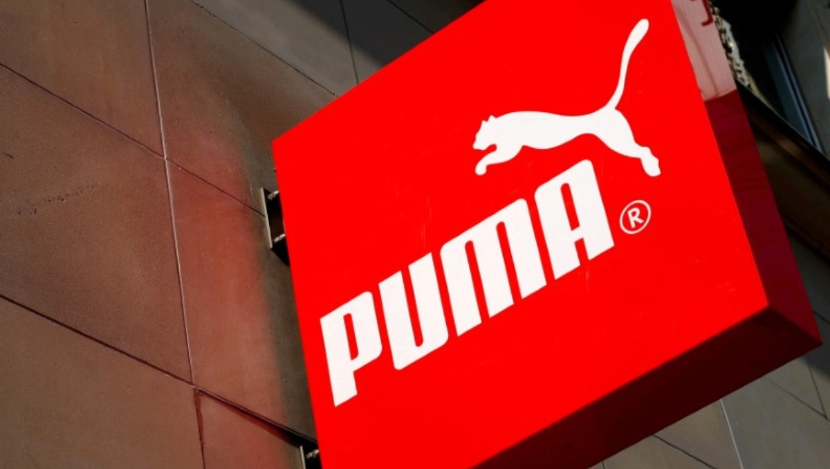 Logo de Puma en la entrada de una de sus tiendas en Viena, Austria. Marzo de 2016. Foto: (Reuters)