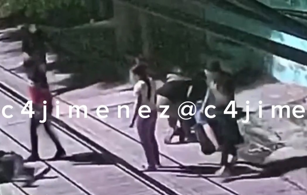 Un joven fue agredido debido a que padece vitíligo. | Captura.