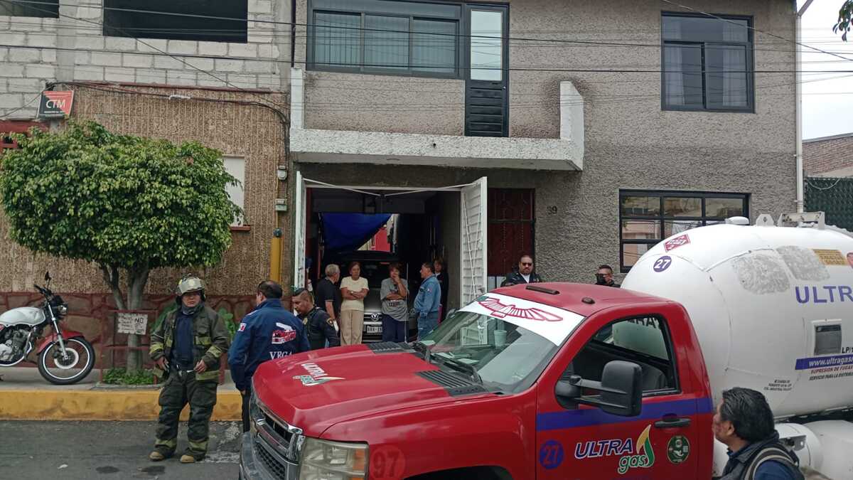 Flamazo en vivienda de CdMx deja dos personas con quemaduras