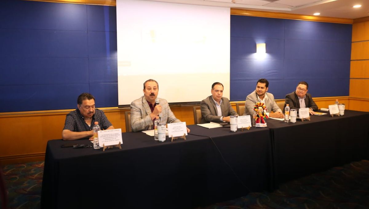 Miembros de la Cámara Nacional de la Industria de Restaurantes y Alimentos Condimentados | Raúl Palacios