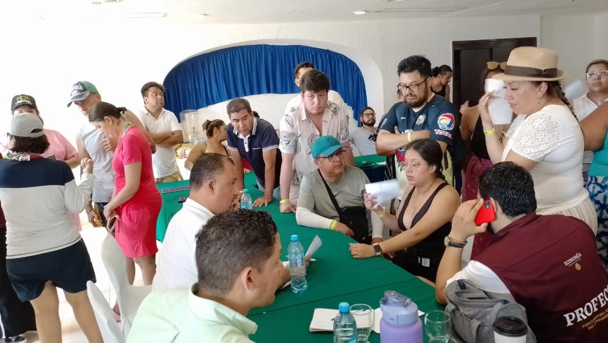 Servidores de la Oficina de Defensa del Consumidor de la zona acudieron al lugar. | Especial