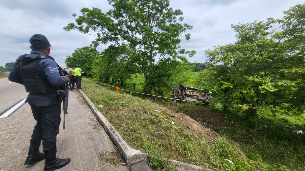 Un fatal accidente se registró sobre la carretera Cárdenas-Coatzacoalcos.