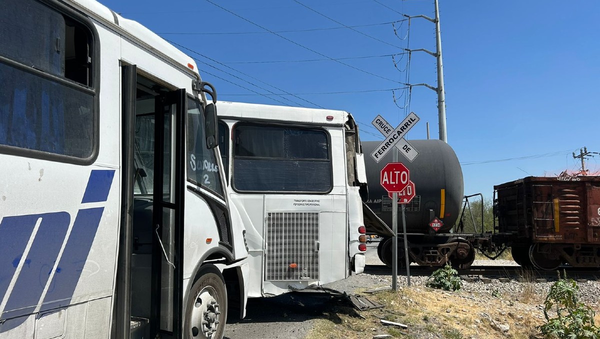 El accidente ferroviario se dio entre dos unidades de transporte y el tren| Pedro Delgado