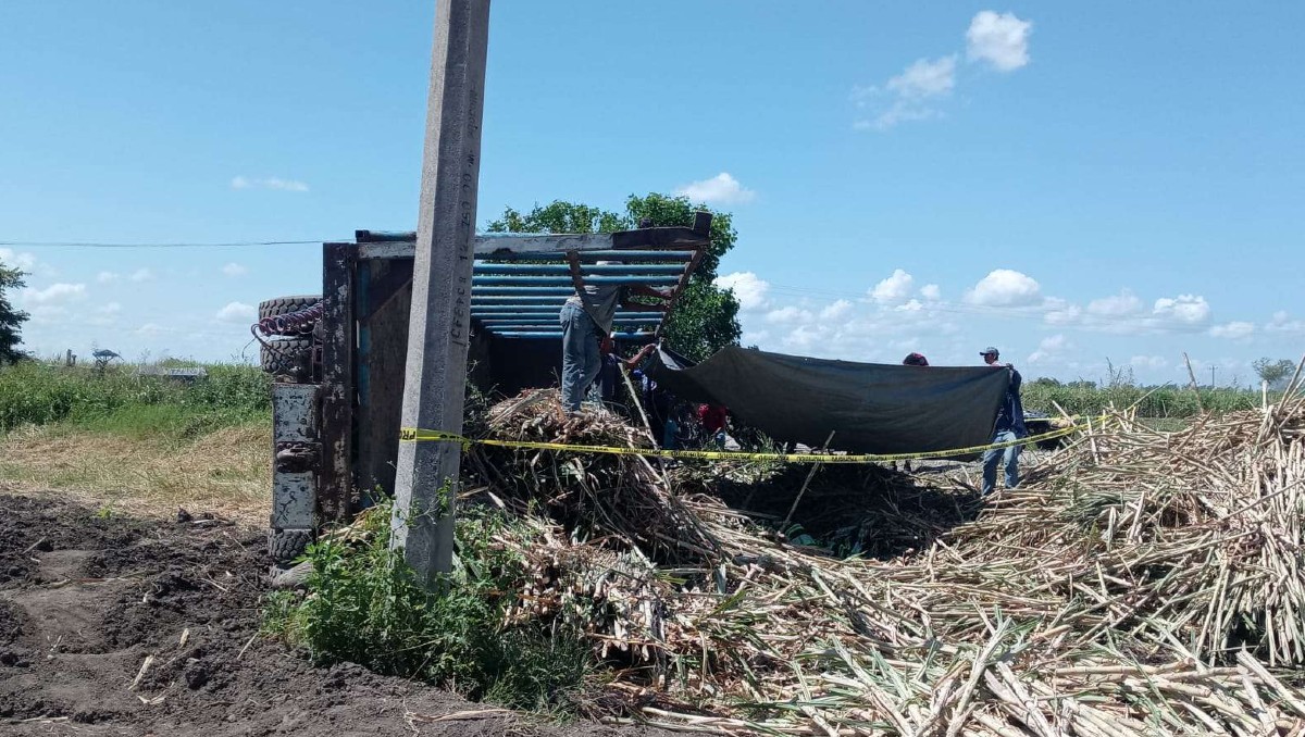 Camión cargado de caña de azúcar aplasta a hombre en El-Higo, Veracruz