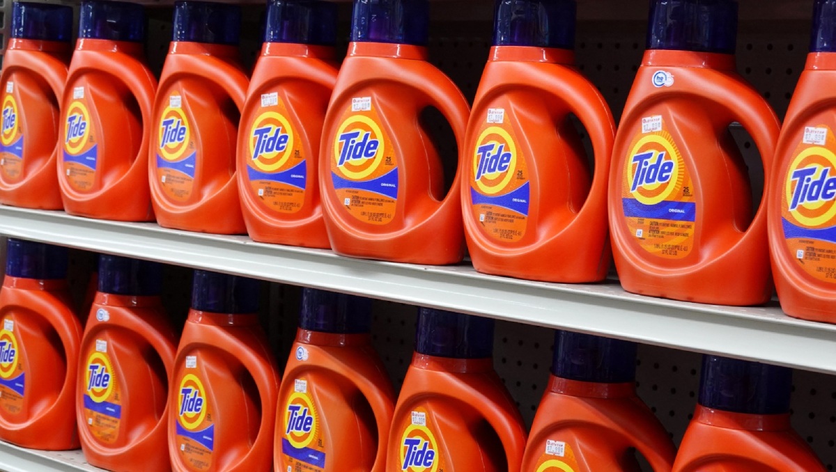 Detergente Tide, marca propiedad de Procter & Gamble, en tienda en Manhattan, Nueva York, EU. Junio, 2022. Foto: (Reuters)