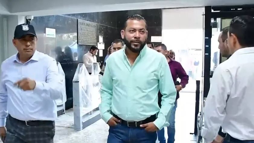 Detienen al alcalde de Matehuala por orden de presentación ante la FGE en San Luis Potosí