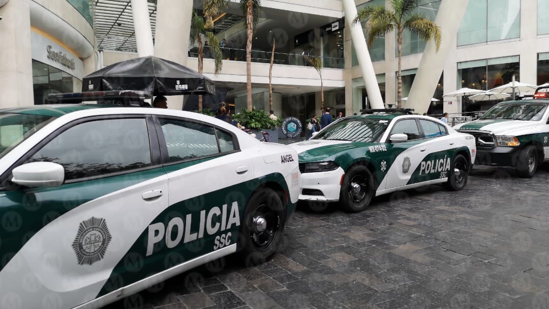Persona cae desde tercer nivel de Plaza Reforma 222
