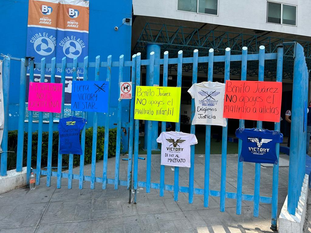 Ex porristas de la academia se unieron a las denuncias