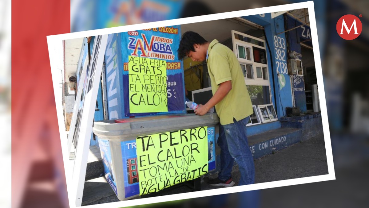 Hombre regala botellas de agua en Tamaulipas