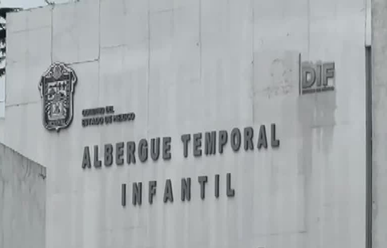 El niño de padres agresores de la maestra del kínder es entregado a sus abuelos