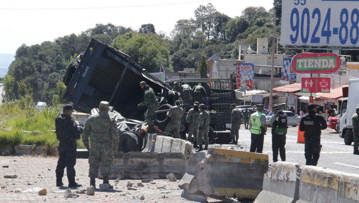 Vuelca camión del Ejército Mexicano en la autopista México-Puebla | Agencia Enfoque