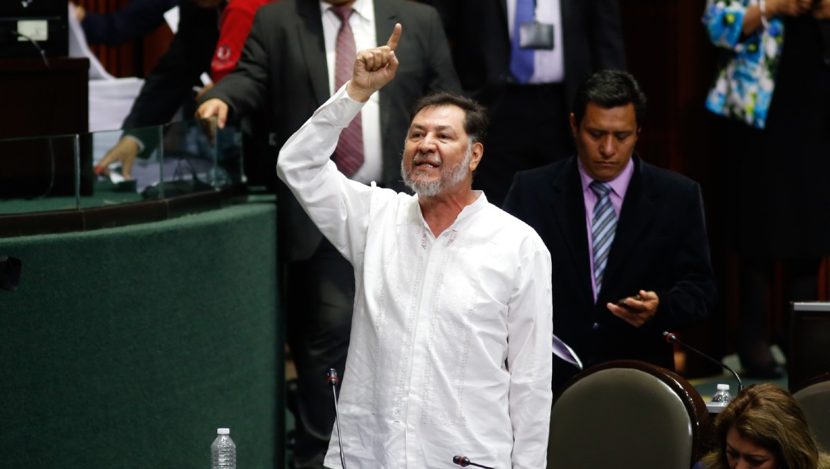 Fernández Noroña mencionó en 2020 que el uso del cubrebocas es una medida absurda. | Araceli López