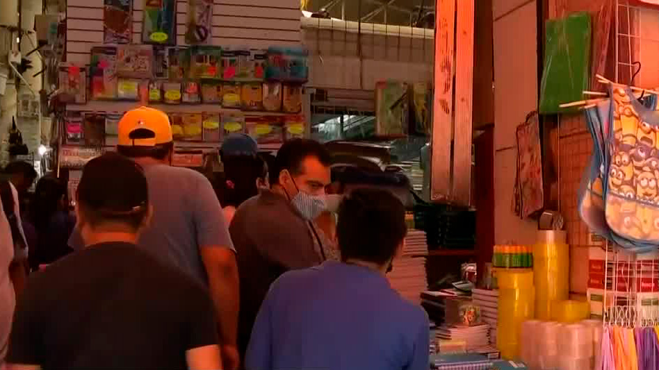 Inicia entrega de recursos para uniformes y útiles escolares en CdMx