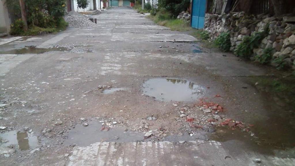 Debido a las malas condiciones de las calles se presentan accidentes.(Francisco Villeda)