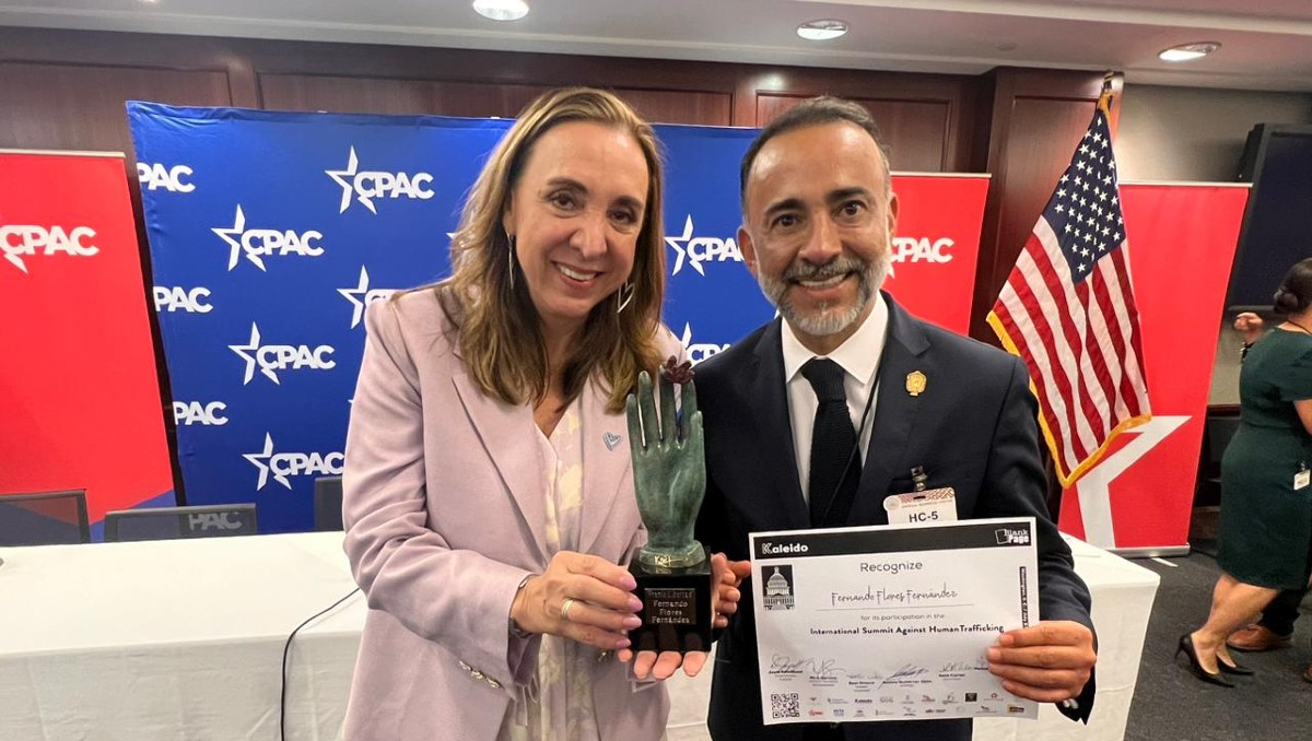 Alcalde de Metepec, Fernando Flores Fernández, recibe distinción internacional