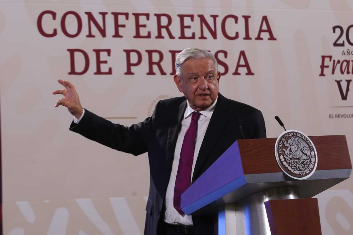 AMLO aseguró que para el próximo regreso a clases todos los estudiantes tendrán material de trabajo | Araceli López