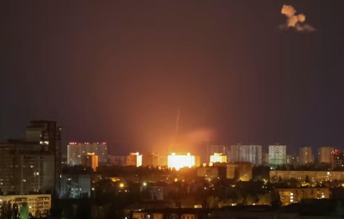 Autoridades informaron que el dron impactó contra un edificio "no residencial" en la capital (Reuters)
