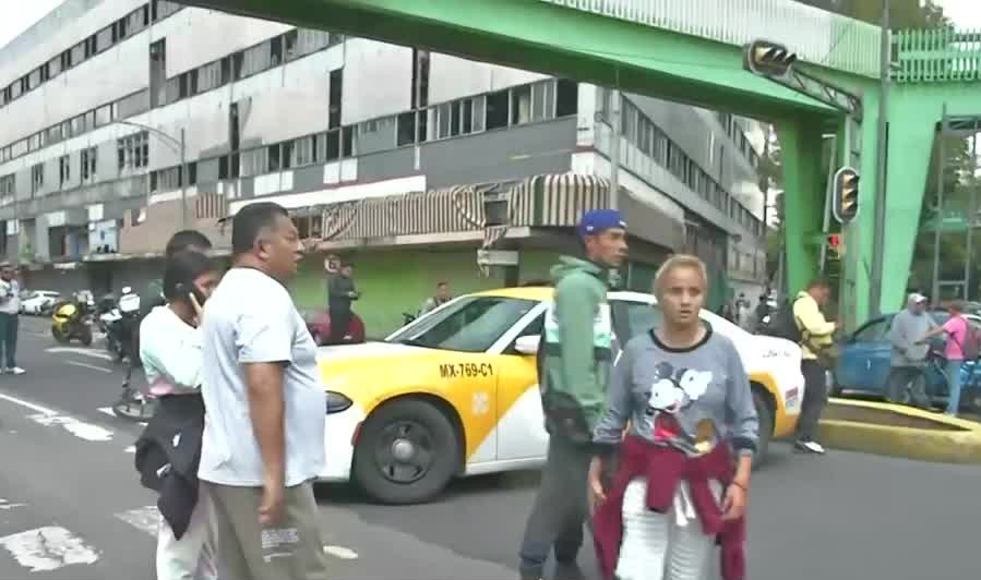 Familiares de un joven que fue atropellado, bloquean avenida Insurgentes y eje 2 Norte en la CdMx