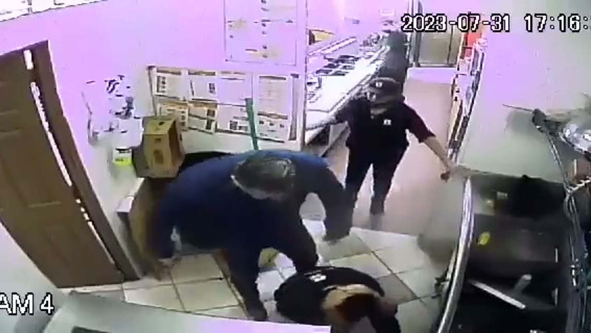 El hombre agredió al menor de edad al interior del Subway en San Luis Potosí. | Twitter