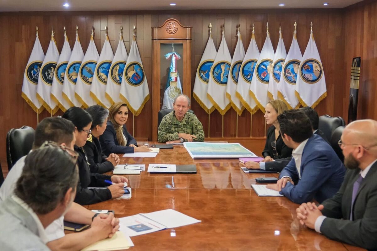 Mara Lezama revisa junto a la Secretaría de Marina el impulso para el sur de Quintana Roo. (Especial)