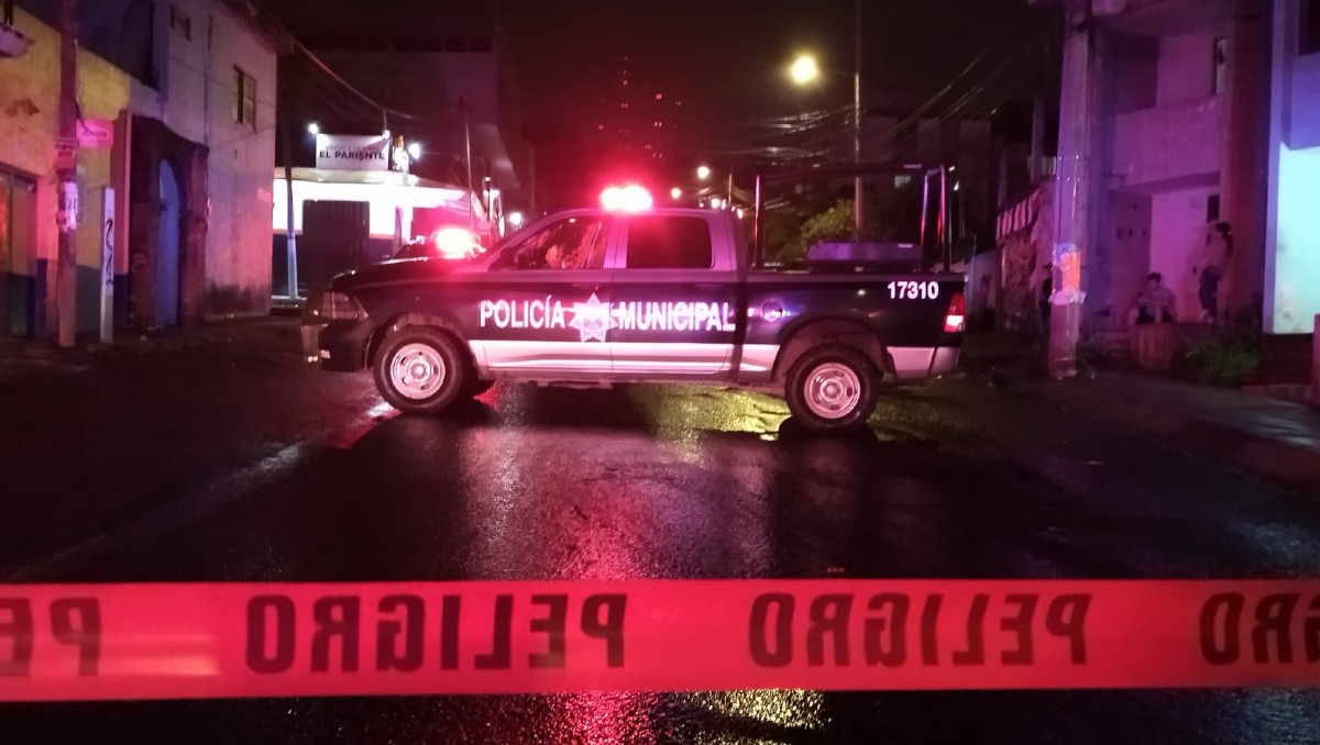 Policia de Tlaquepaque acude a lugar donde un hombre fue asesinado en la colonia Fovissste Miravalle (Vicente Torres Alfaro)