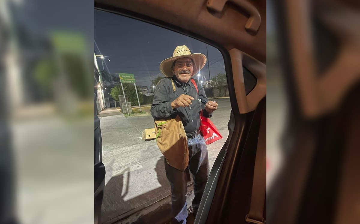 El señor camina largas distancias todos los días. | Especial