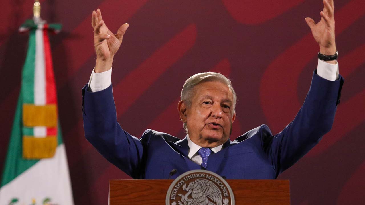 "Heredamos un elefante echado, mañoso y corrupto": AMLO