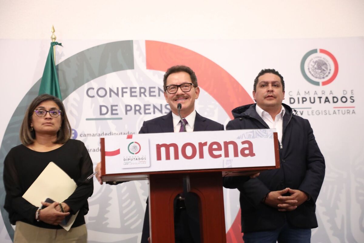 Ignacio Mier dio la bienvenida a José Antonio García al equipo de Delfina Gómez. (Especial)