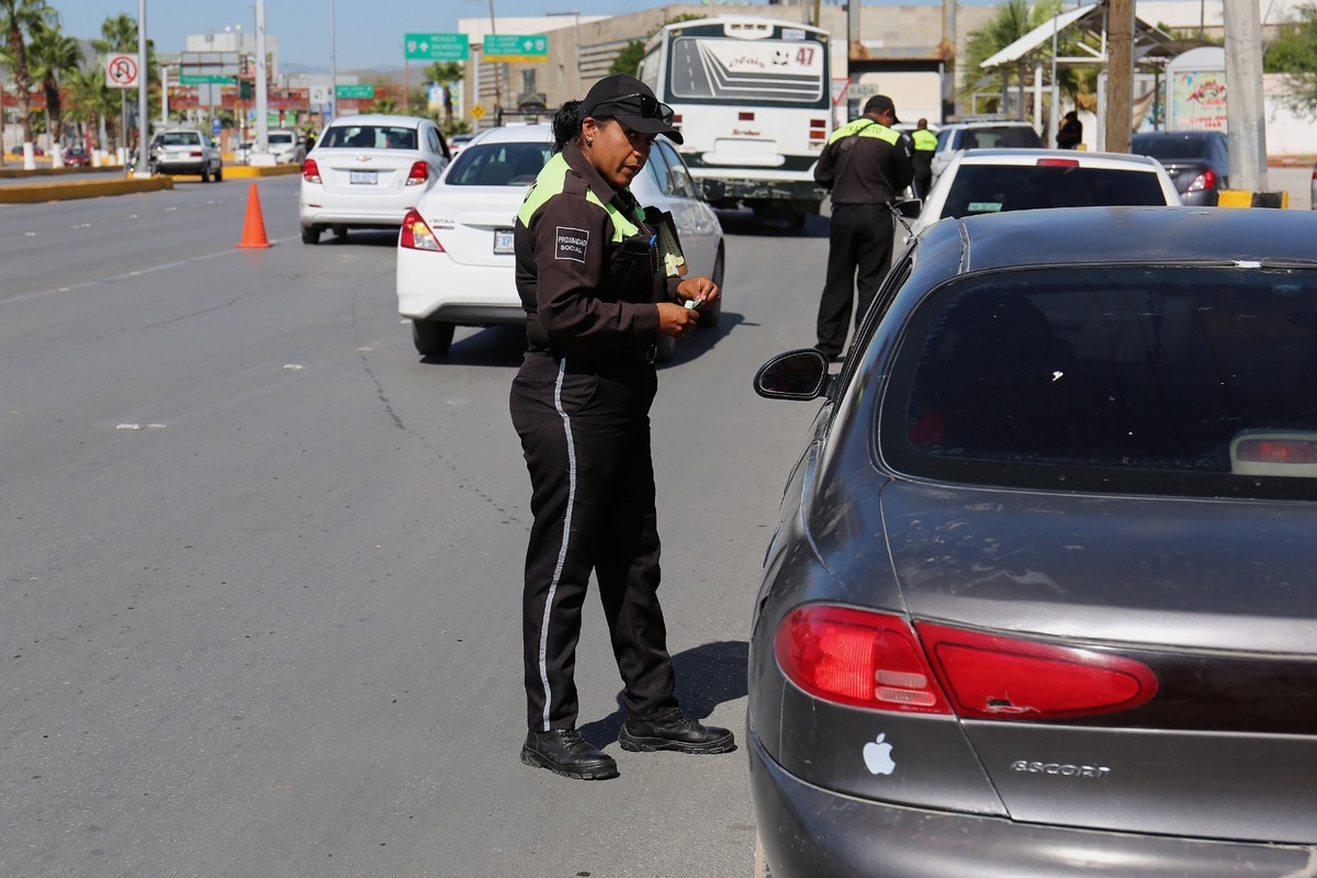Las Agentes de Tránsito del Edomex son las únicas que pueden levantar infracciones.