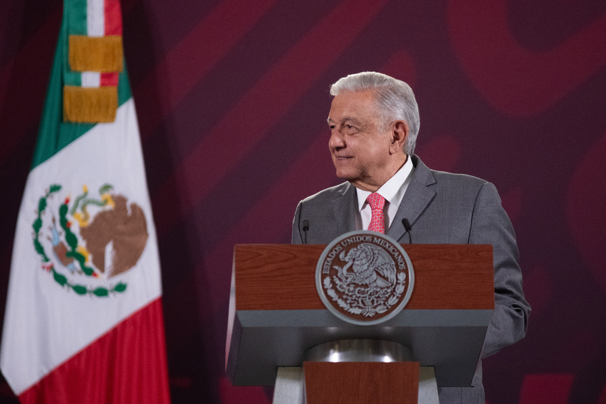 AMLO calificó de normal que la oposición vaya en contra de los nuevos libros de texto | Especial