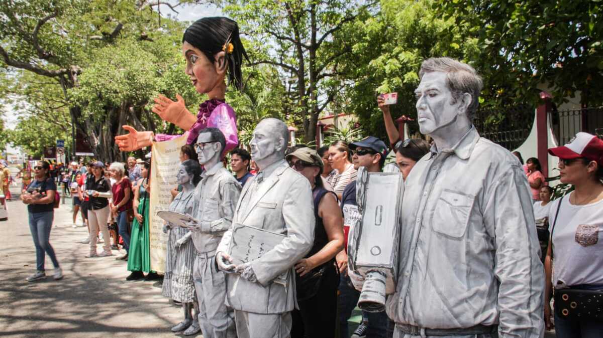 Más de 420 artistas representaron lugares, pasajes y personajes icónicos de la historia de Colima. (MILENIO)