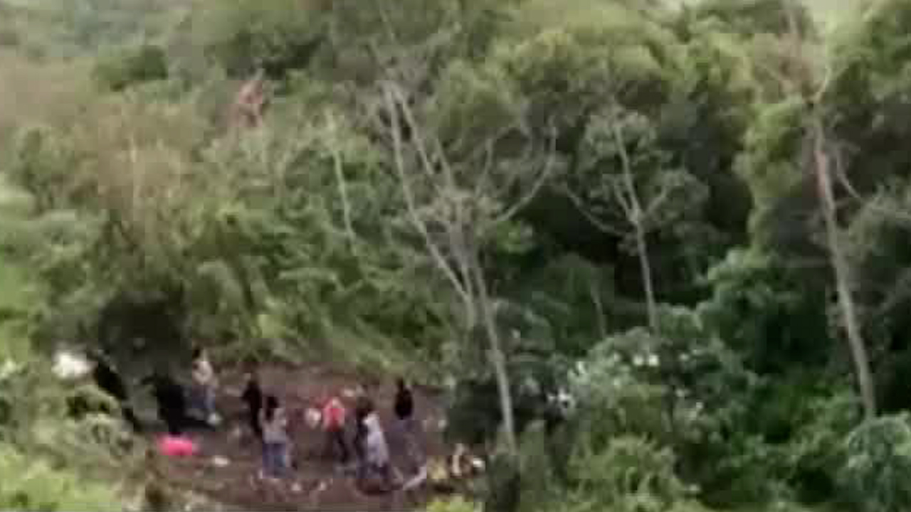 Autobús cae a barranco en Nayarit, hay al menos 18 muertos y 21 lesionados