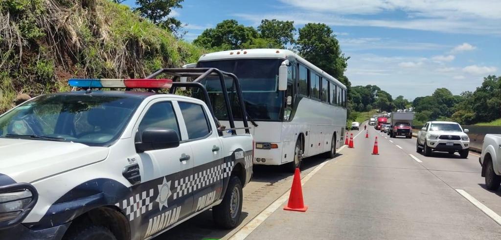 Camión donde viajaban los migrantes. | Amatlán de los Reyes, Veracruz.