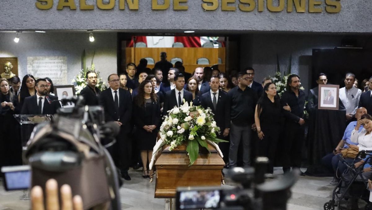 A las 12:00 horas será el fin de la ceremonia luctuosa y trasladarán el cuerpo al panteón Gayosso | Jorge López