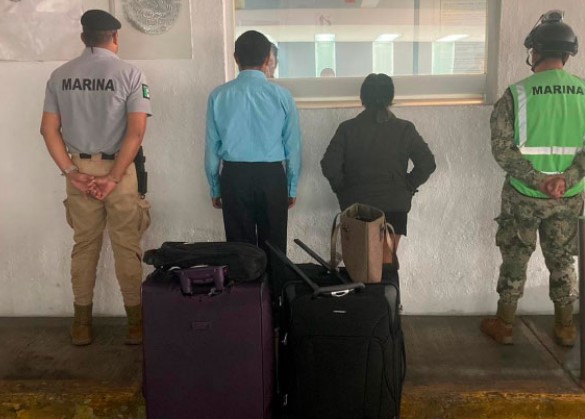 Dos personas fueron detenidas con 17.8 kilos de metanfetamina. | Especial
