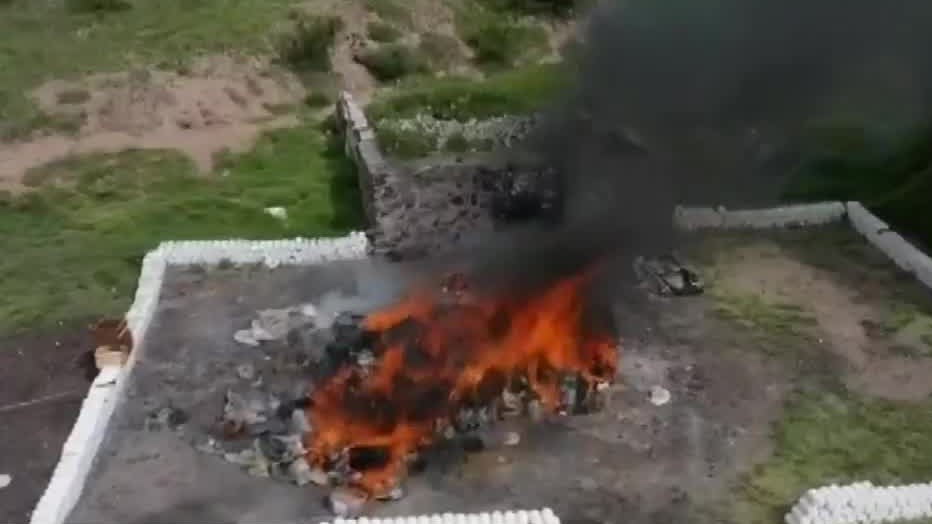 Elementos del Ejército incineran más de tonelada y media de droga sintética en Edomex