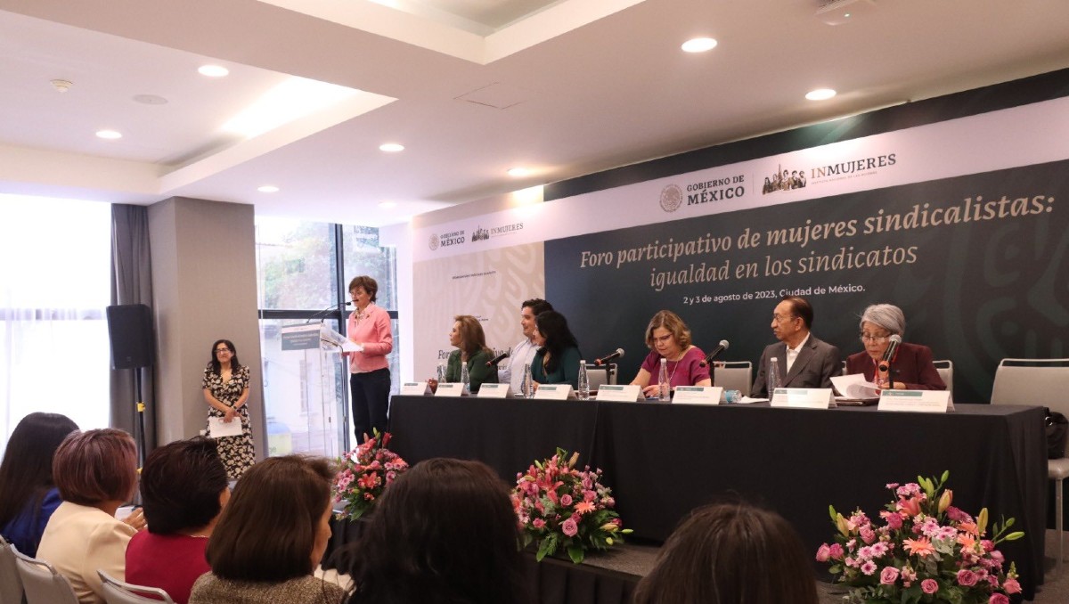 Marta Ferreyra, René Aceves, Selene Mendoza, Isaías González y Nadine Gasman participantes del Foro Participativo de Mujeres Sindicalistas