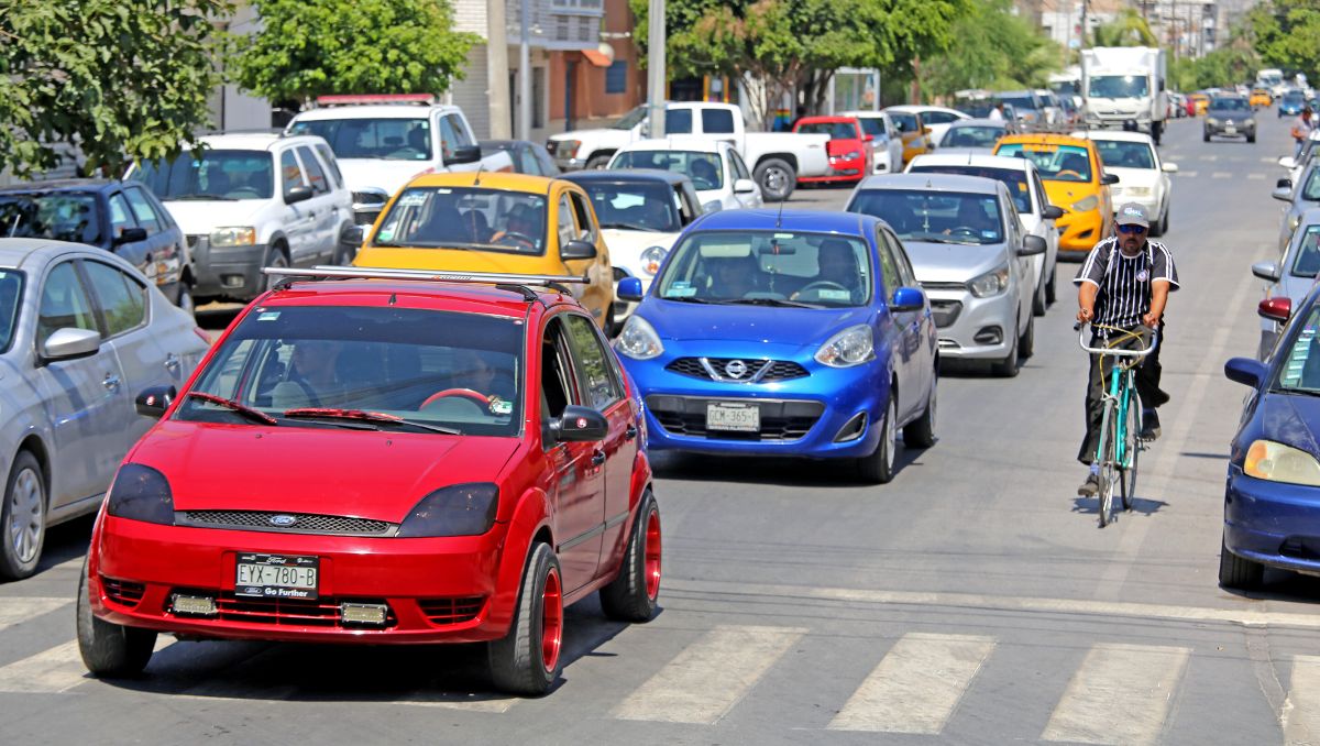 Cerca de cien mil vehículos americanos actualmente ya portan placas de Coahuila. (Roberto Amaya)