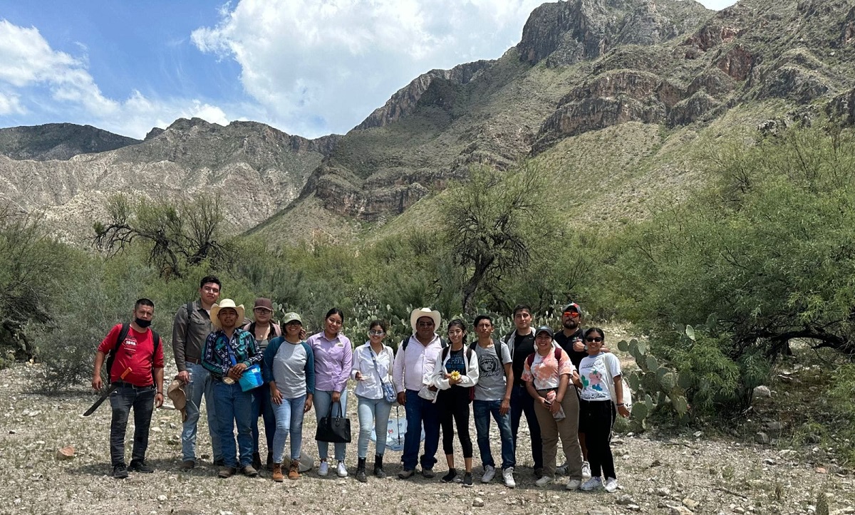 Docentes y alumnos de la Ingeniería en Tecnología Ambiental de la UPRL. (cortesía)